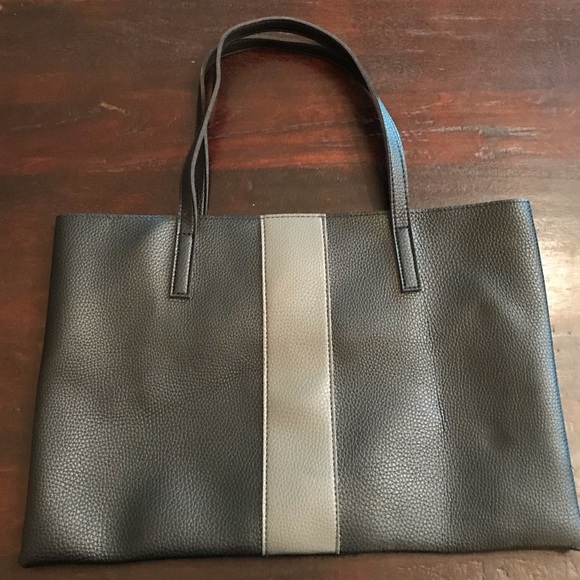 Vince Camuto Handbags - NWOT Vince Camuto Fabfitfun Luck Leather Tote